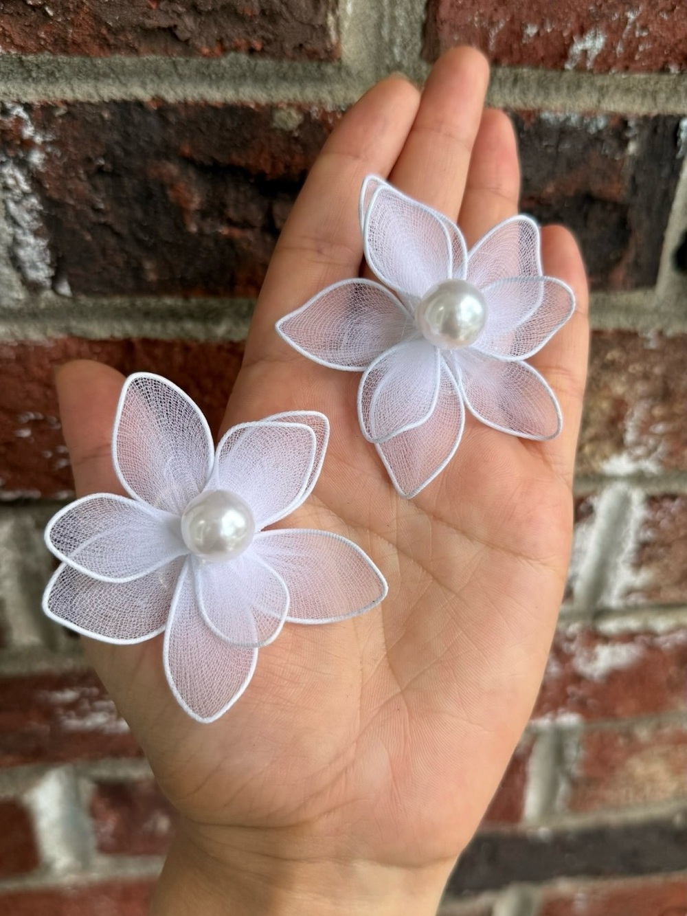 Feminne White Pearl Flower earrings